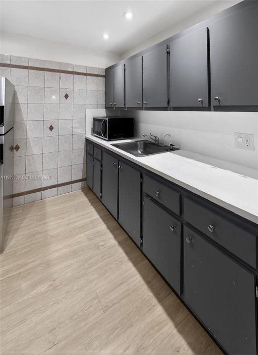 For Sale: $117,000 (1 beds, 1 baths, 685 Square Feet)