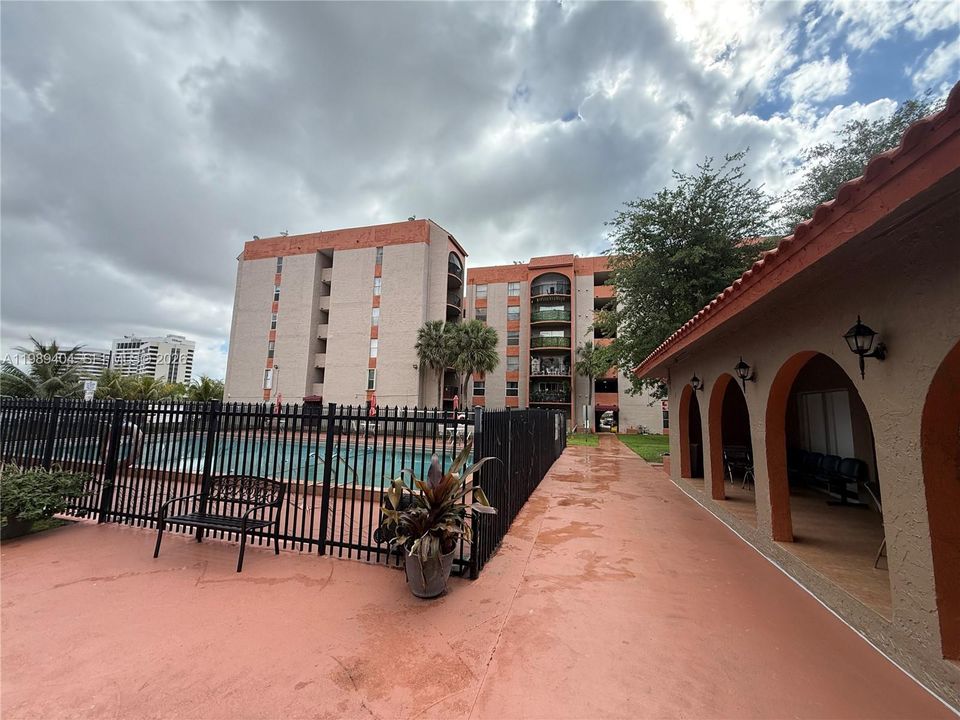 Active With Contract: $189,000 (1 beds, 1 baths, 504 Square Feet)