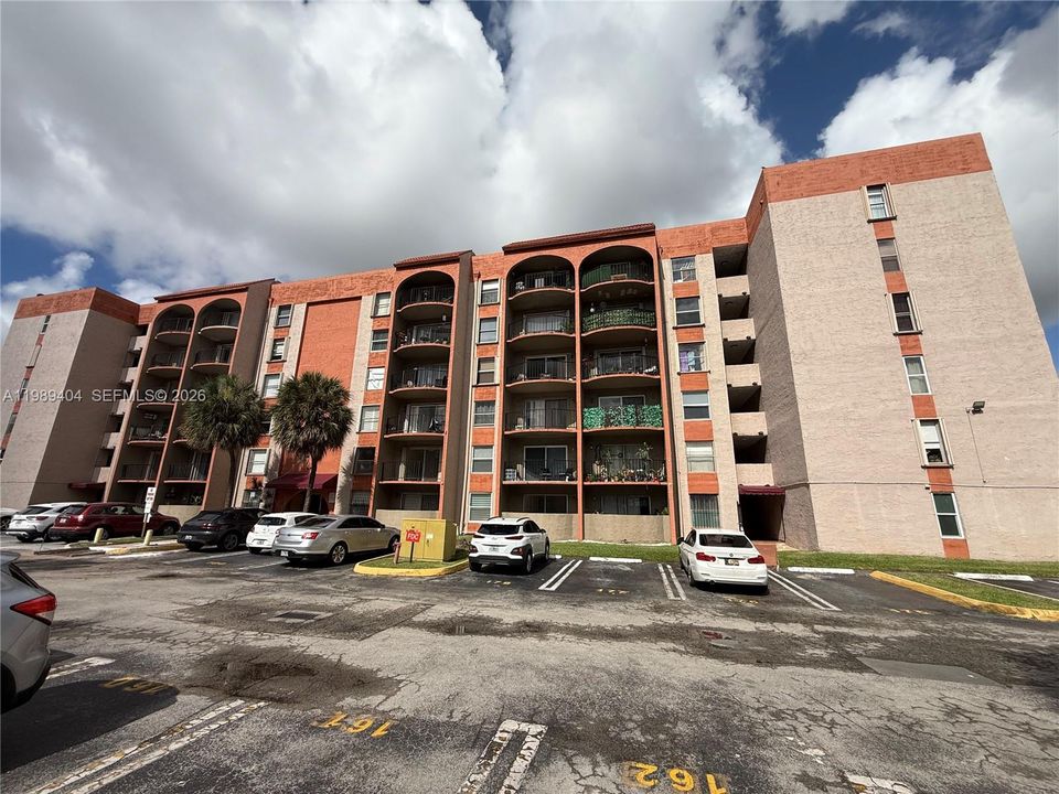 Active With Contract: $189,000 (1 beds, 1 baths, 504 Square Feet)