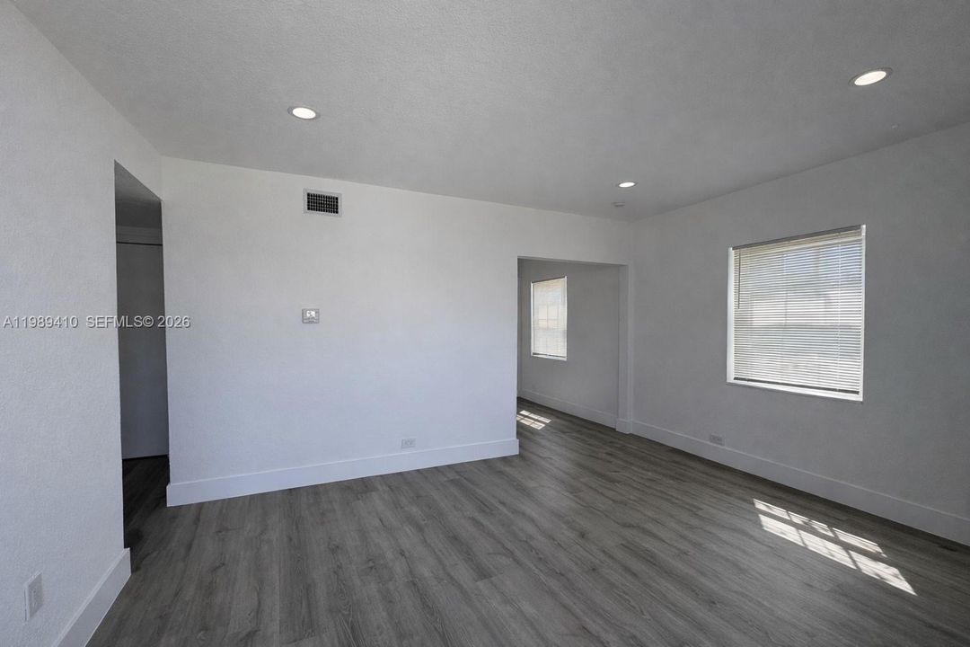 En Venta: $436,000 (2 camas, 1 baños, 720 Pies cuadrados)