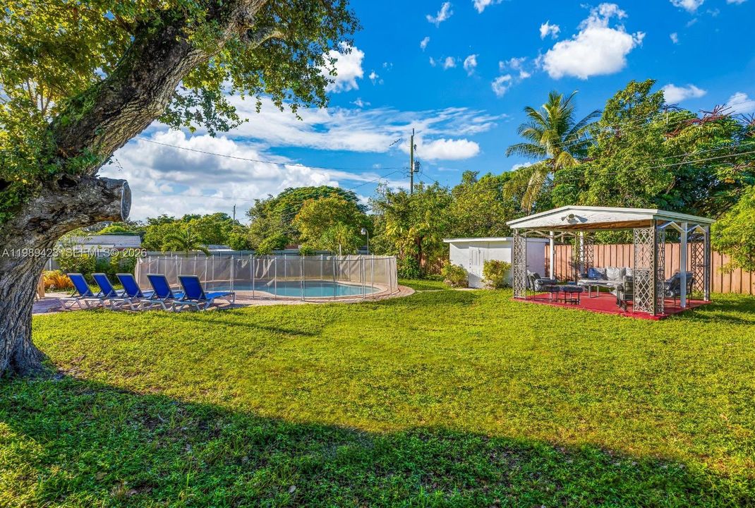 En Venta: $599,000 (4 camas, 2 baños, 958 Pies cuadrados)