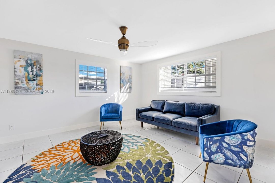 En Venta: $599,000 (4 camas, 2 baños, 958 Pies cuadrados)