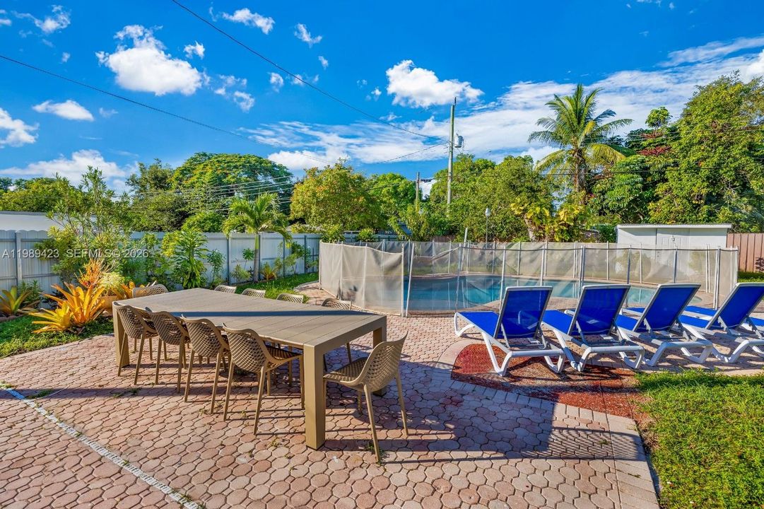 En Venta: $599,000 (4 camas, 2 baños, 958 Pies cuadrados)