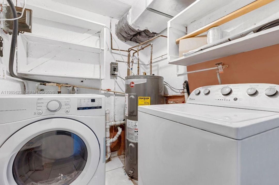 En Venta: $599,000 (4 camas, 2 baños, 958 Pies cuadrados)