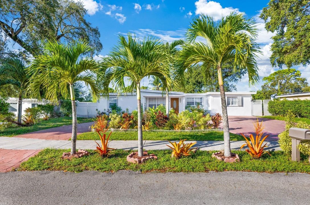 En Venta: $599,000 (4 camas, 2 baños, 958 Pies cuadrados)