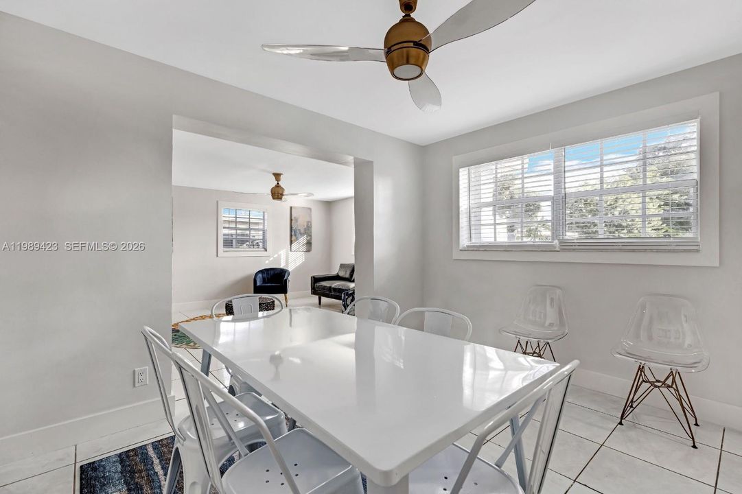 En Venta: $599,000 (4 camas, 2 baños, 958 Pies cuadrados)