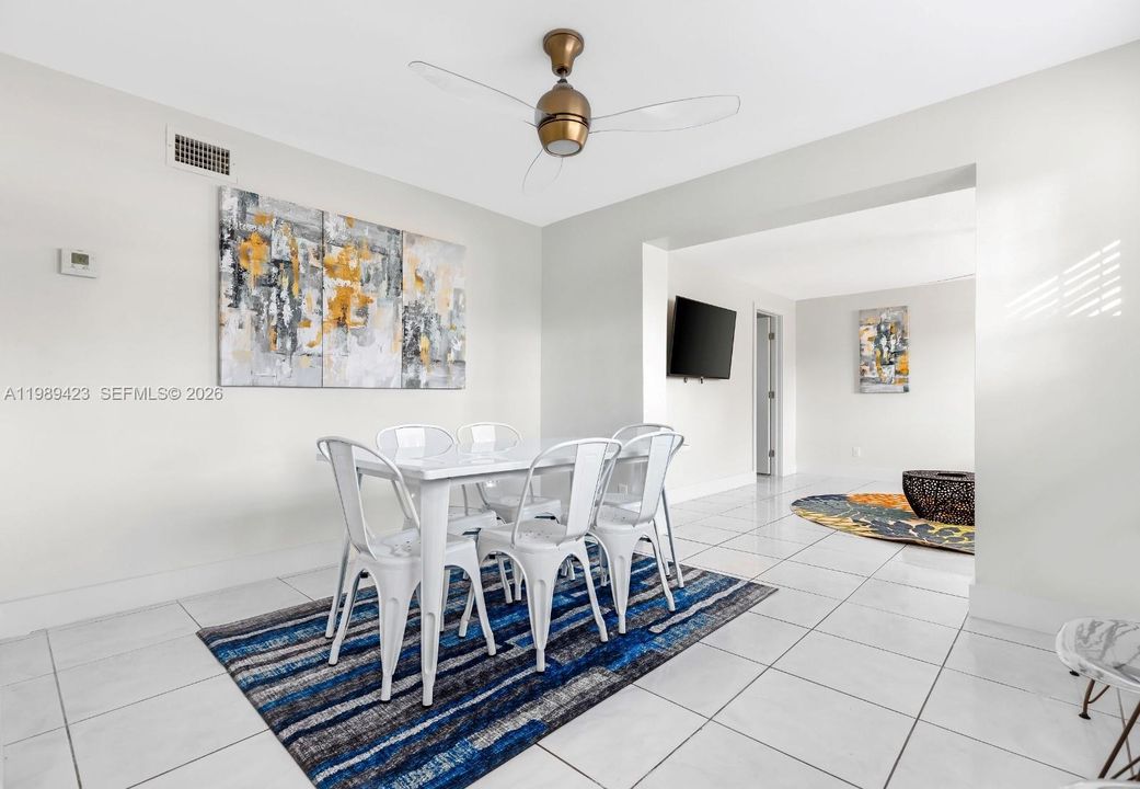 En Venta: $599,000 (4 camas, 2 baños, 958 Pies cuadrados)