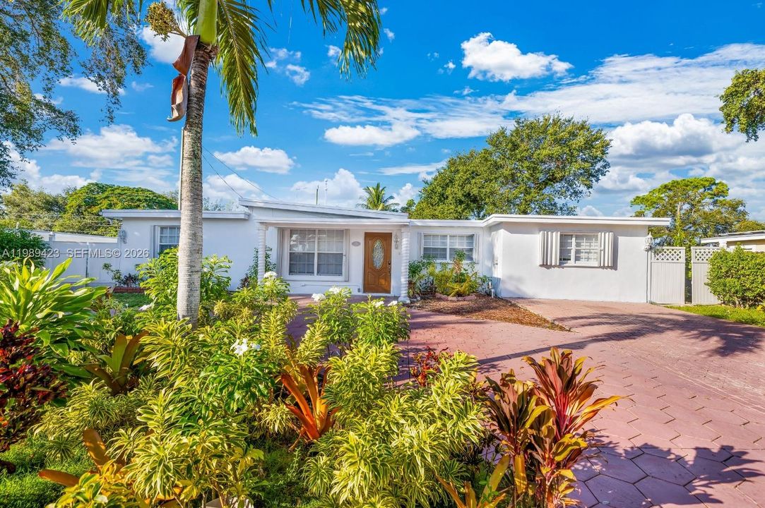 En Venta: $599,000 (4 camas, 2 baños, 958 Pies cuadrados)