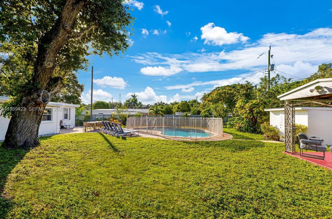 En Venta: $599,000 (4 camas, 2 baños, 958 Pies cuadrados)