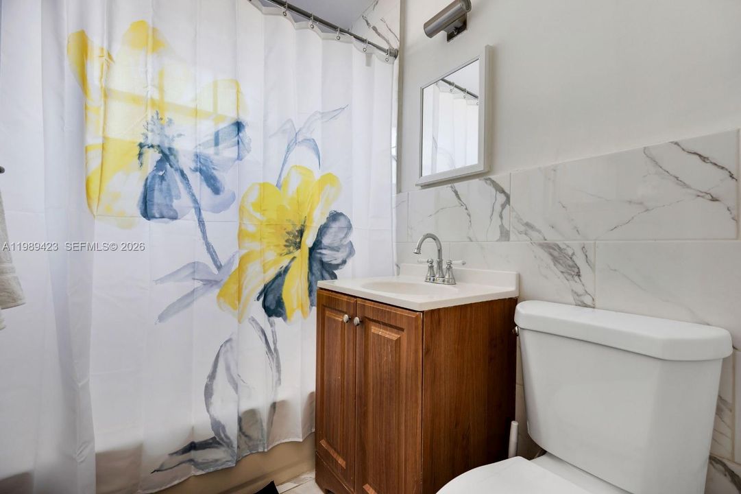 En Venta: $599,000 (4 camas, 2 baños, 958 Pies cuadrados)