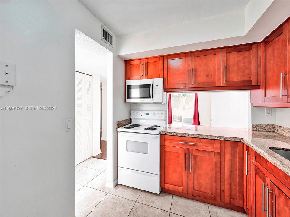 En Venta: $399,900 (2 camas, 2 baños, 960 Pies cuadrados)