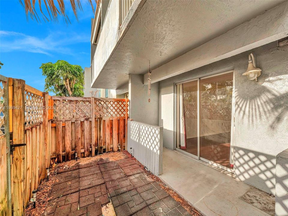 En Venta: $399,900 (2 camas, 2 baños, 960 Pies cuadrados)