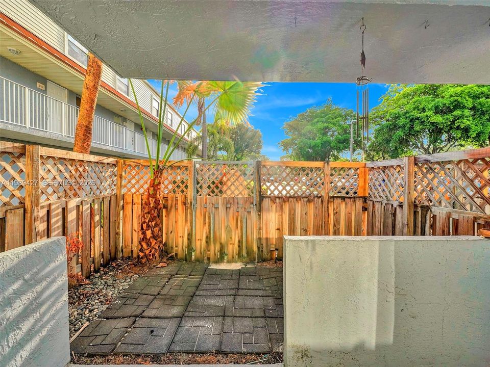 En Venta: $399,900 (2 camas, 2 baños, 960 Pies cuadrados)