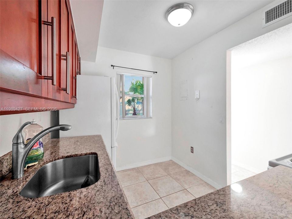 En Venta: $399,900 (2 camas, 2 baños, 960 Pies cuadrados)