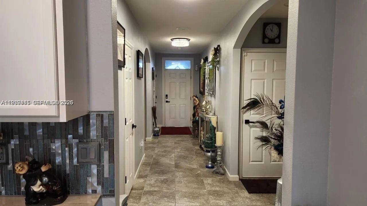 For Rent: $2,850 (4 beds, 2 baths, 1934 Square Feet)
