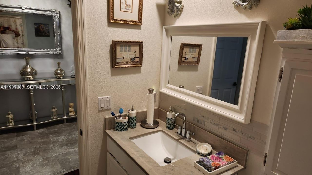 For Rent: $2,850 (4 beds, 2 baths, 1934 Square Feet)
