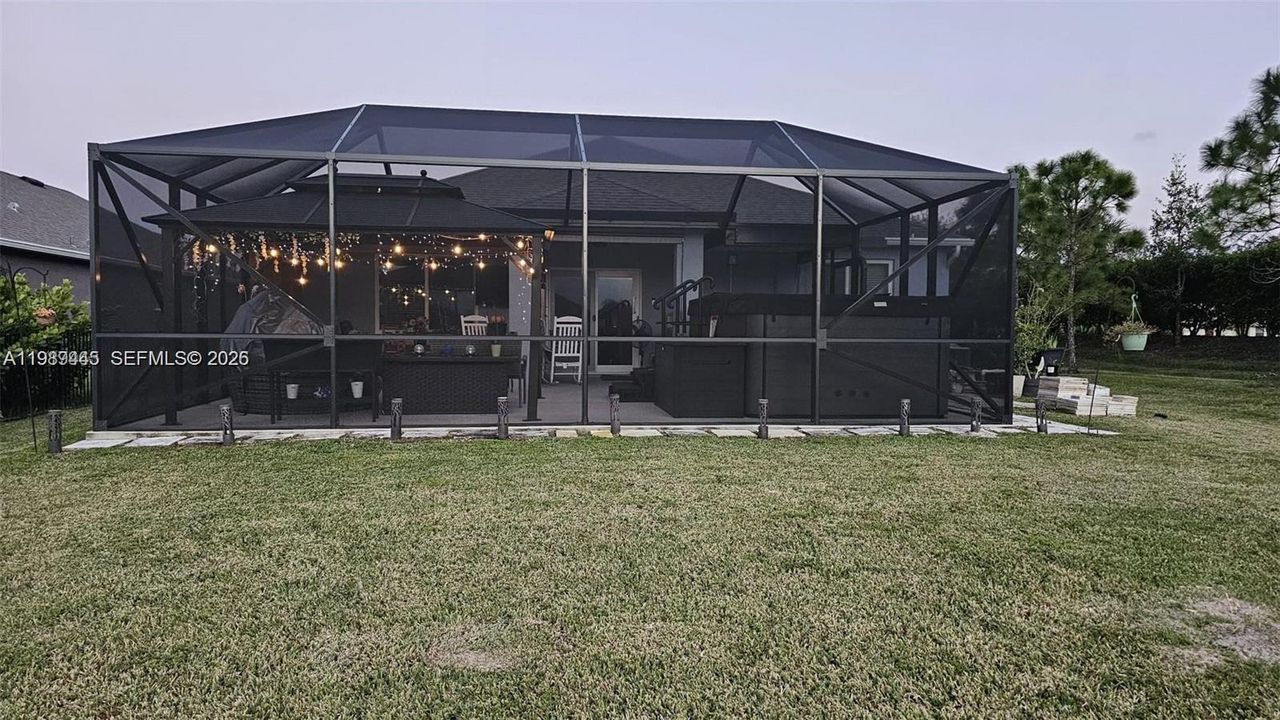 For Rent: $2,850 (4 beds, 2 baths, 1934 Square Feet)