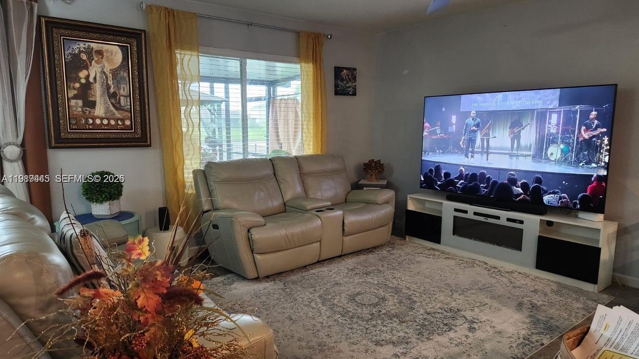For Rent: $2,850 (4 beds, 2 baths, 1934 Square Feet)