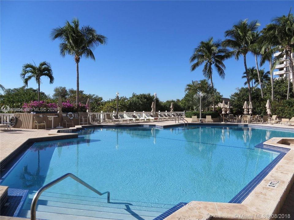 Activo con contrato: $1,550,000 (3 camas, 2 baños, 1782 Pies cuadrados)