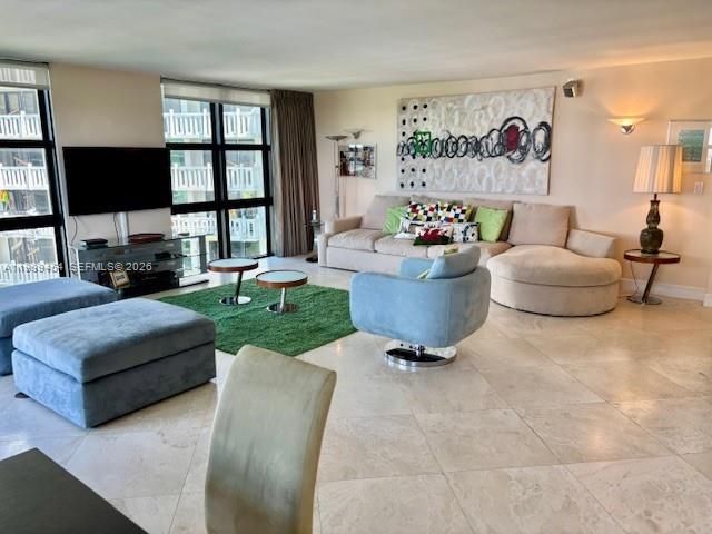 Activo con contrato: $1,550,000 (3 camas, 2 baños, 1782 Pies cuadrados)