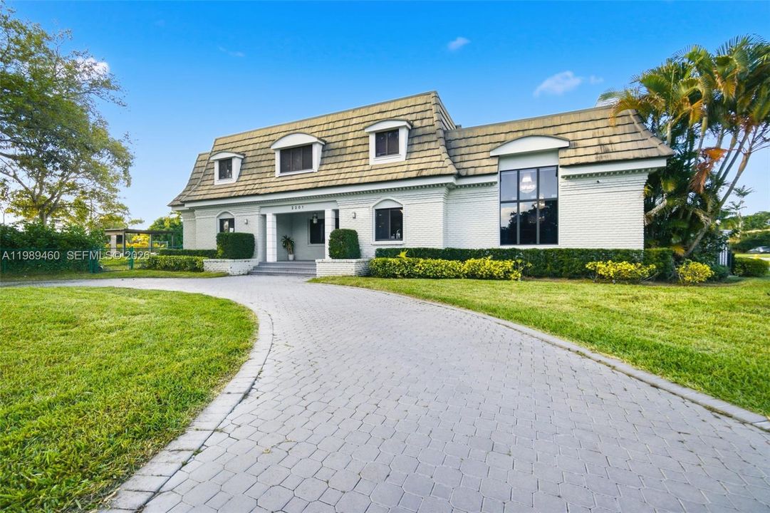 На продажу: $2,350,000 (5 спален, 5 ванн, 6850 Квадратных фут)