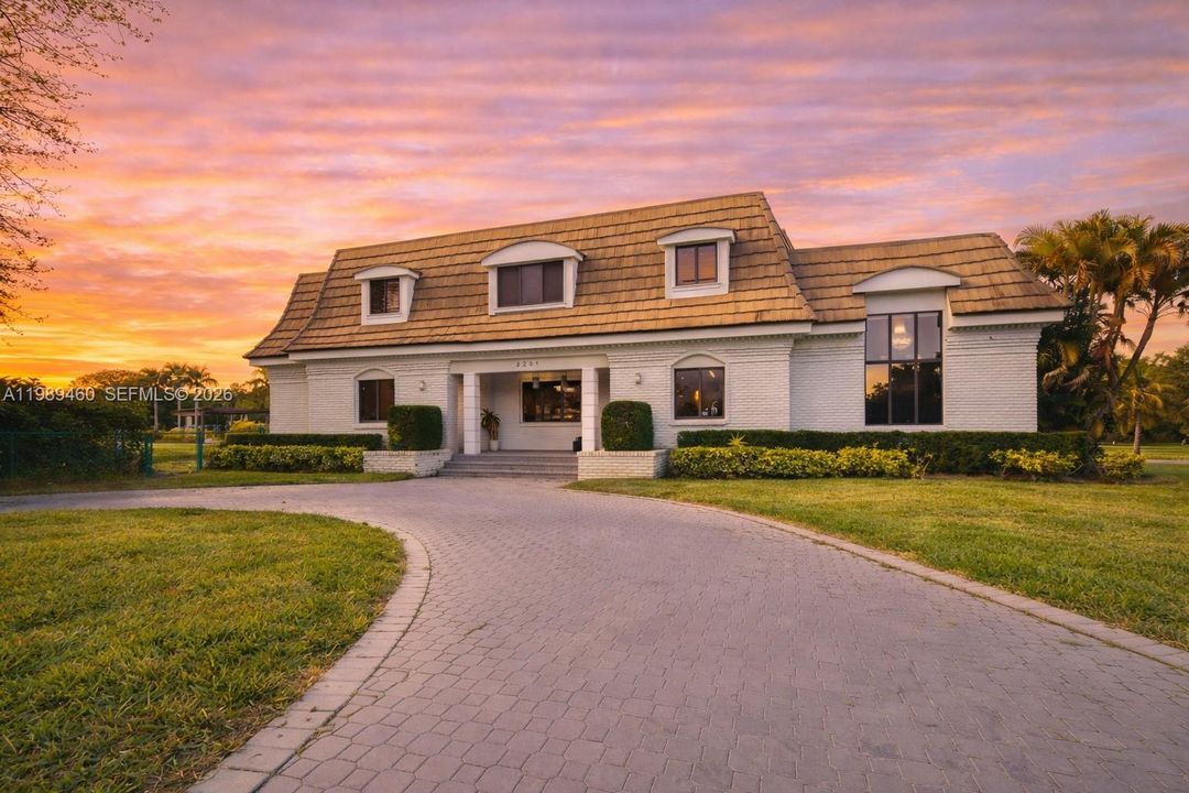 На продажу: $2,350,000 (5 спален, 5 ванн, 6850 Квадратных фут)