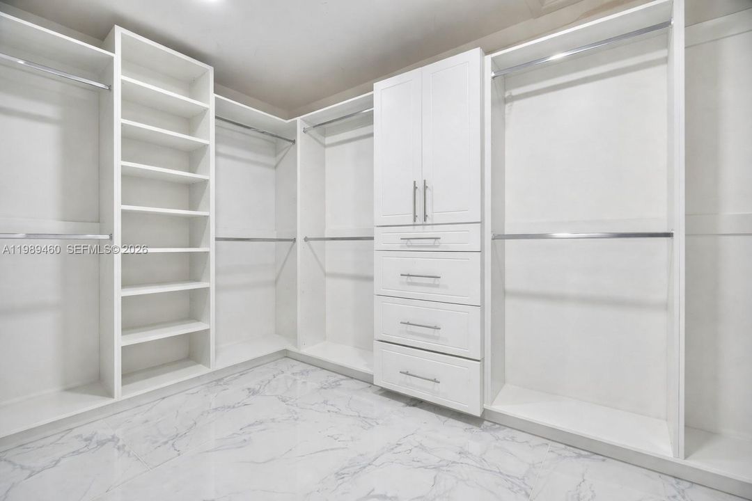 На продажу: $2,350,000 (5 спален, 5 ванн, 6850 Квадратных фут)