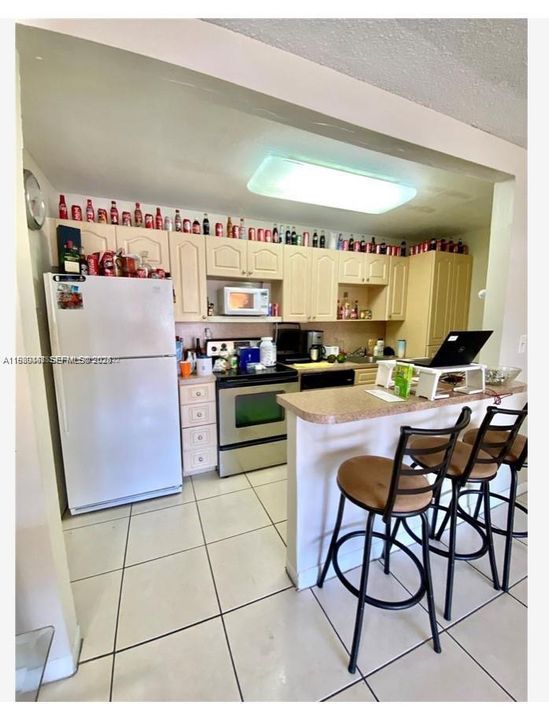 待售: $310,000 (2 贝兹, 2 浴室, 1060 平方英尺)