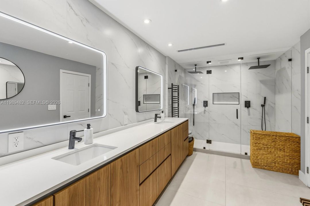 На продажу: $3,400,000 (4 спален, 3 ванн, 3127 Квадратных фут)