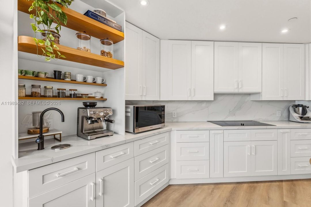 На продажу: $3,400,000 (4 спален, 3 ванн, 3127 Квадратных фут)