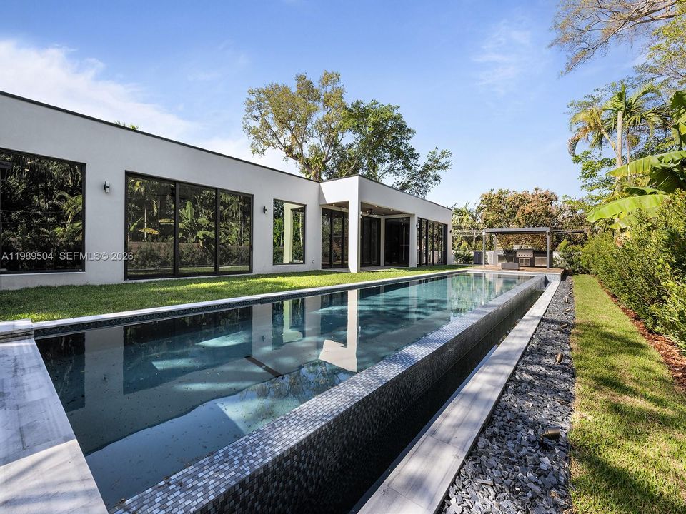 Vendido Recientemente: $2,900,000 (5 camas, 6 baños, 0 Pies cuadrados)