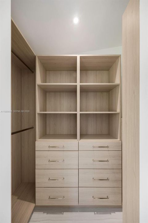 Недавно арендовано: $16,000 (5 спален, 4 ванн, 5297 Квадратных фут)