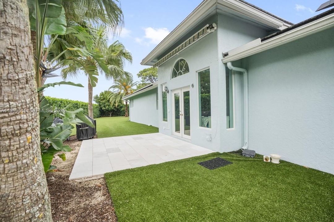 For Sale: $1,595,000 (3 beds, 5 baths, 3858 Square Feet)