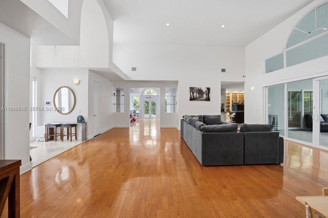 For Sale: $1,595,000 (3 beds, 5 baths, 3858 Square Feet)