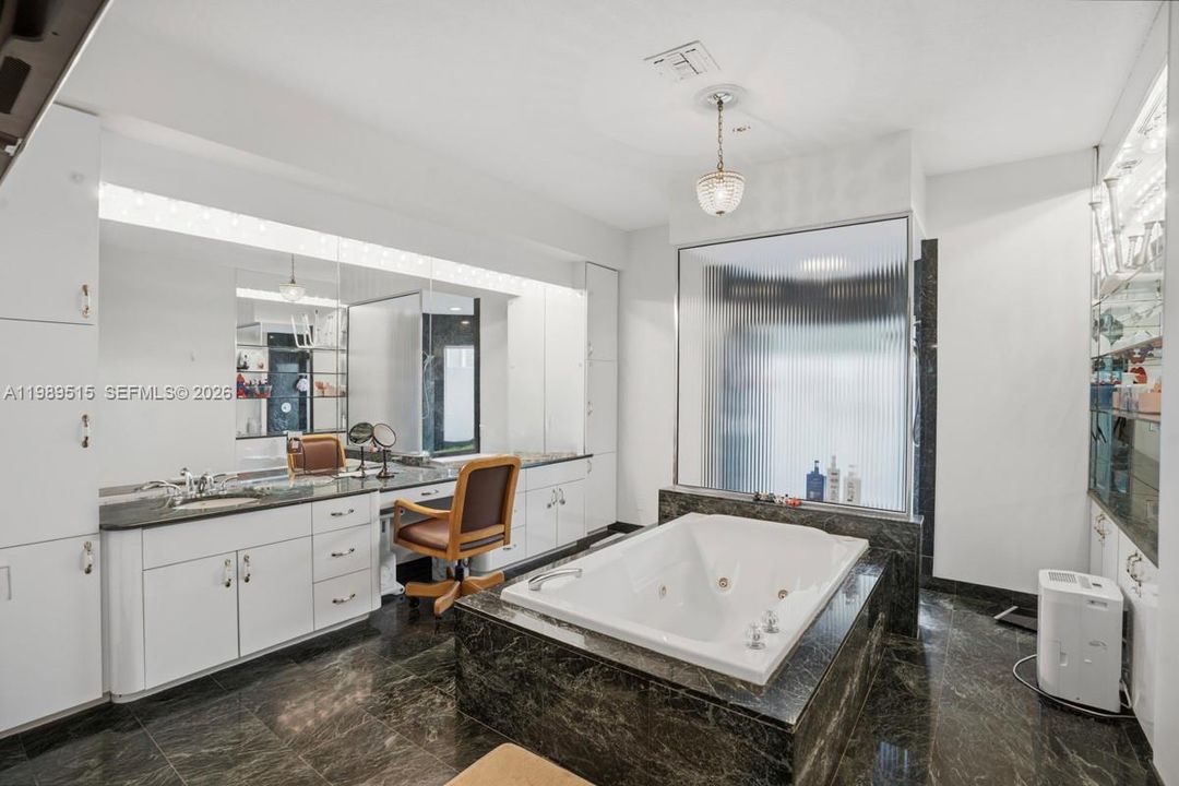 For Sale: $1,595,000 (3 beds, 5 baths, 3858 Square Feet)