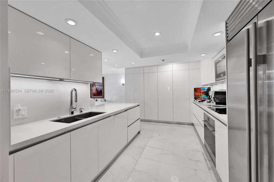 待售: $2,095,000 (2 贝兹, 2 浴室, 2018 平方英尺)