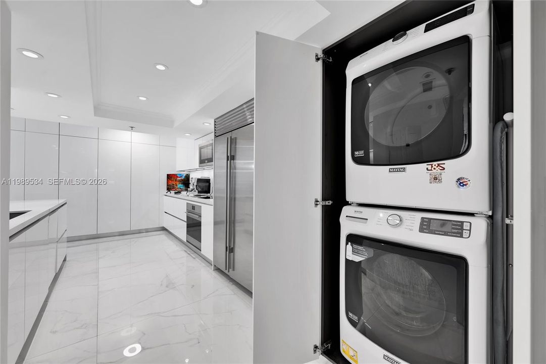 待售: $2,095,000 (2 贝兹, 2 浴室, 2018 平方英尺)