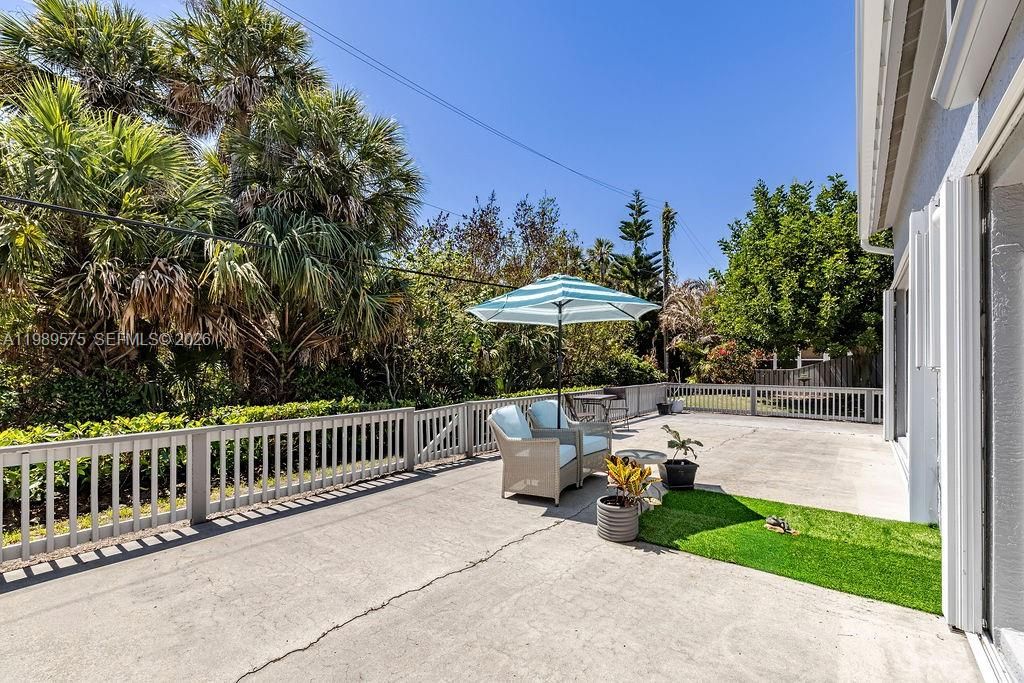 For Sale: $624,900 (3 beds, 3 baths, 2455 Square Feet)