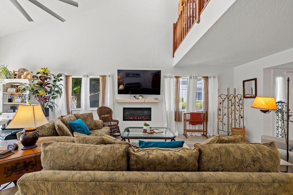 For Sale: $624,900 (3 beds, 3 baths, 2455 Square Feet)