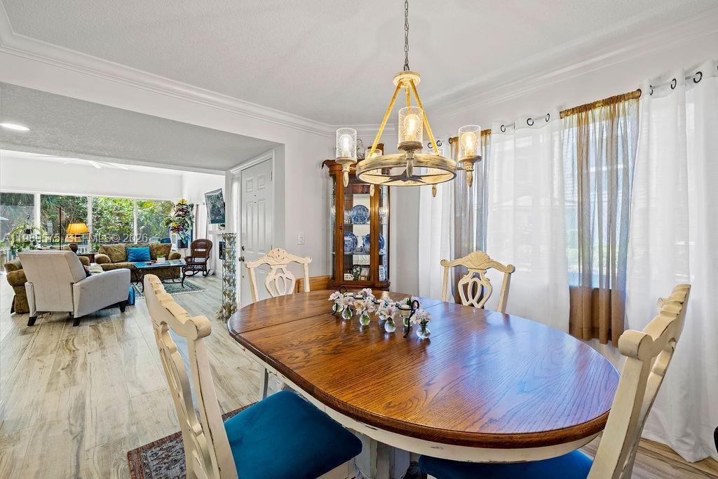 For Sale: $624,900 (3 beds, 3 baths, 2455 Square Feet)