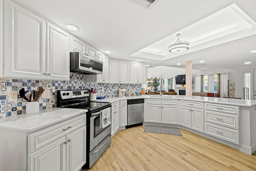 For Sale: $624,900 (3 beds, 3 baths, 2455 Square Feet)
