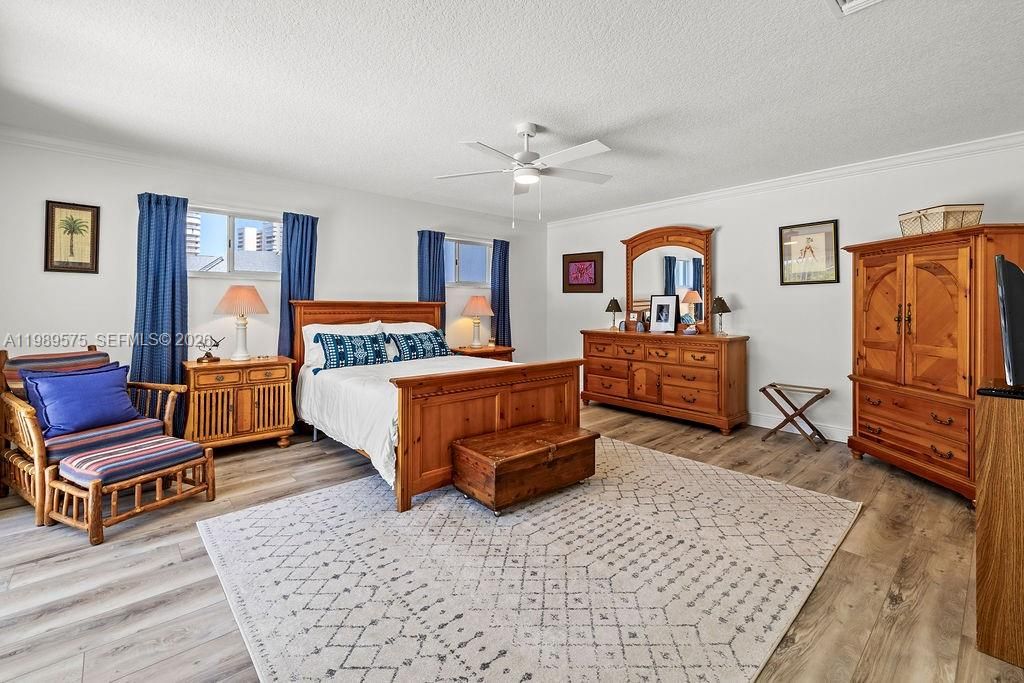 For Sale: $624,900 (3 beds, 3 baths, 2455 Square Feet)