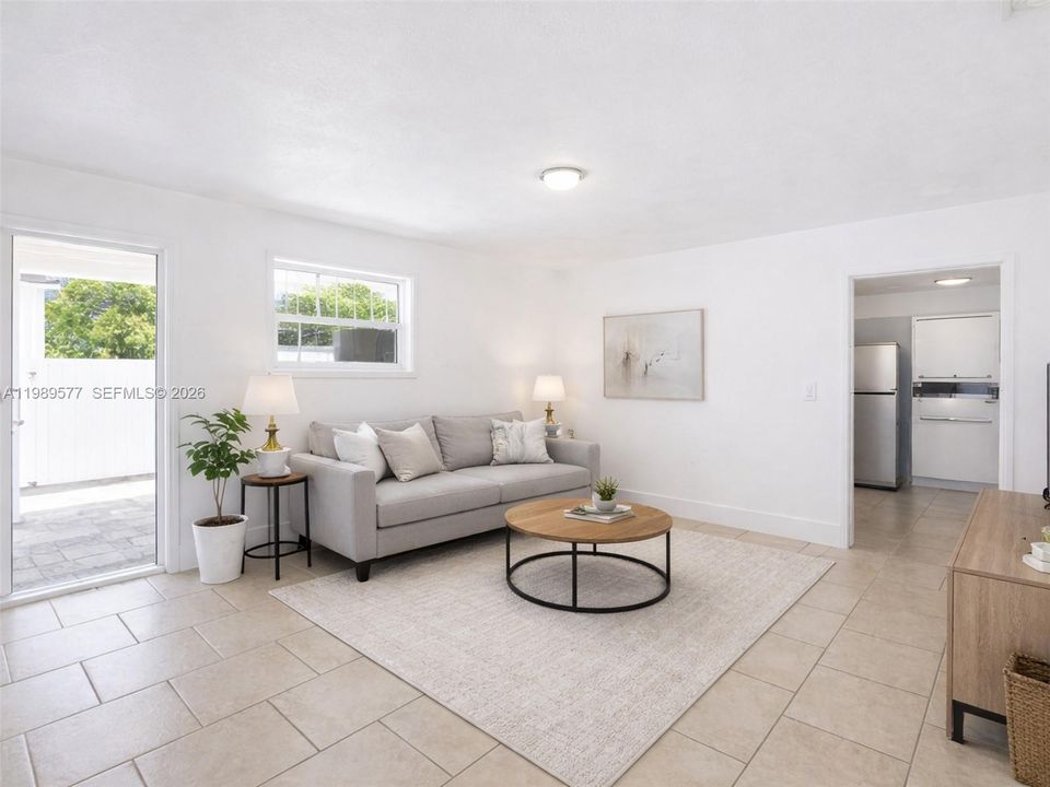 For Rent: $1,350 (1 beds, 1 baths, 1638 Square Feet)