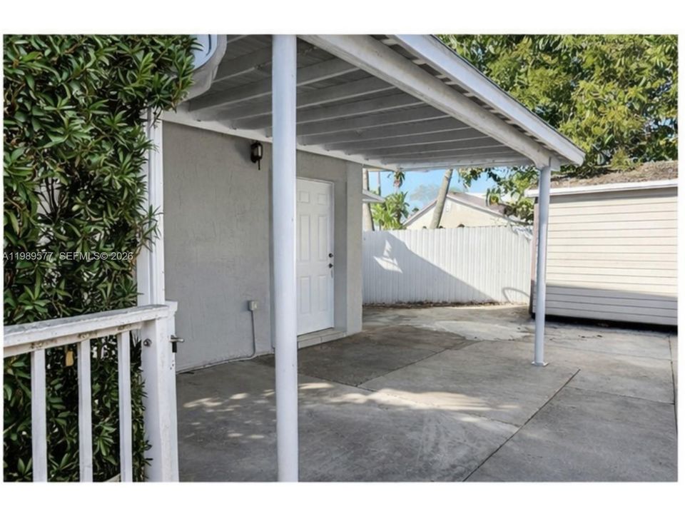 For Rent: $1,350 (1 beds, 1 baths, 1638 Square Feet)