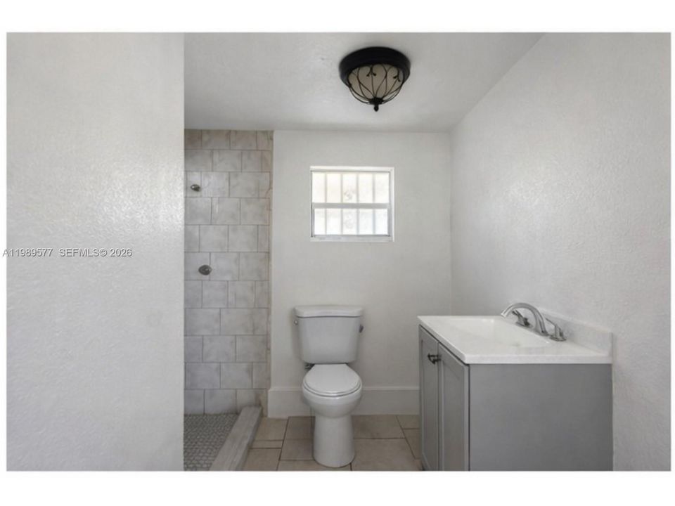 For Rent: $1,350 (1 beds, 1 baths, 1638 Square Feet)