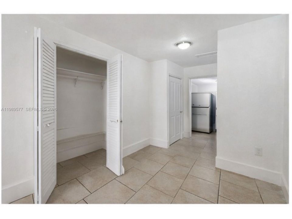 For Rent: $1,350 (1 beds, 1 baths, 1638 Square Feet)