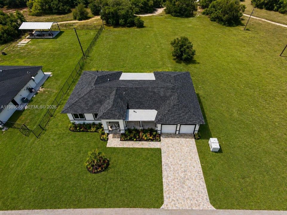 Image digitally enhanced and virtually altered; actual property condition may differ.
