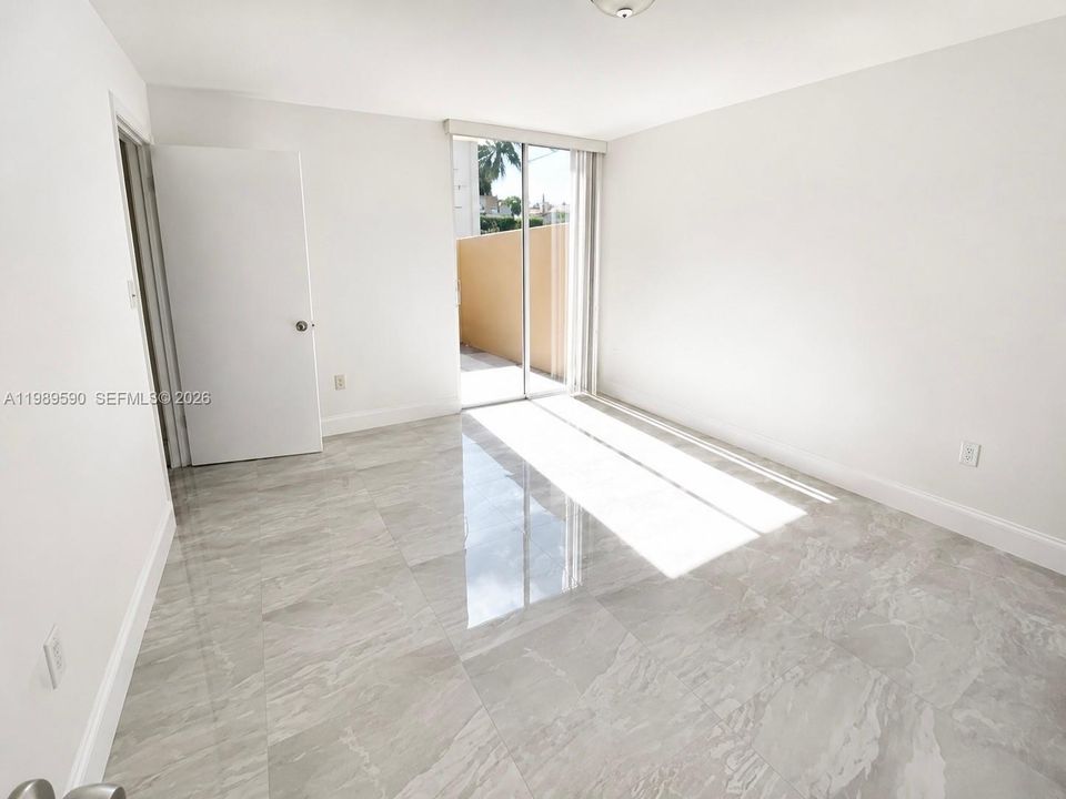На продажу: $285,000 (2 спален, 2 ванн, 930 Квадратных фут)