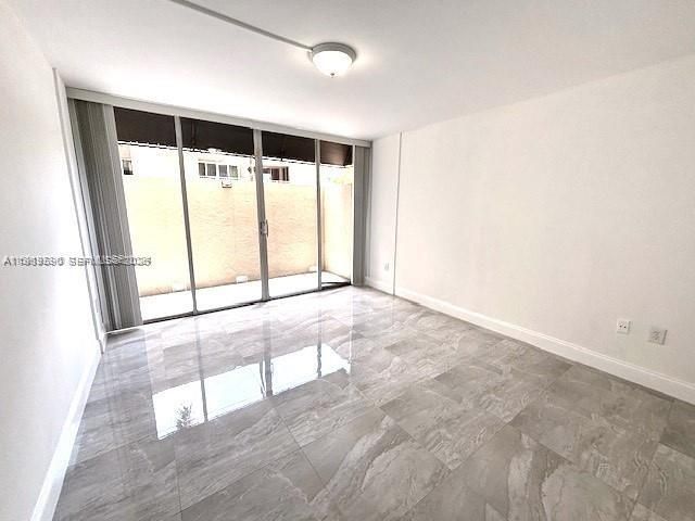 На продажу: $285,000 (2 спален, 2 ванн, 930 Квадратных фут)