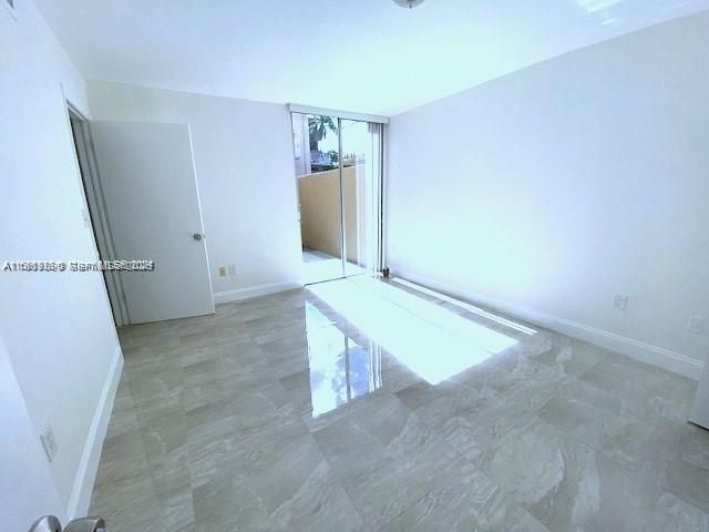 На продажу: $285,000 (2 спален, 2 ванн, 930 Квадратных фут)